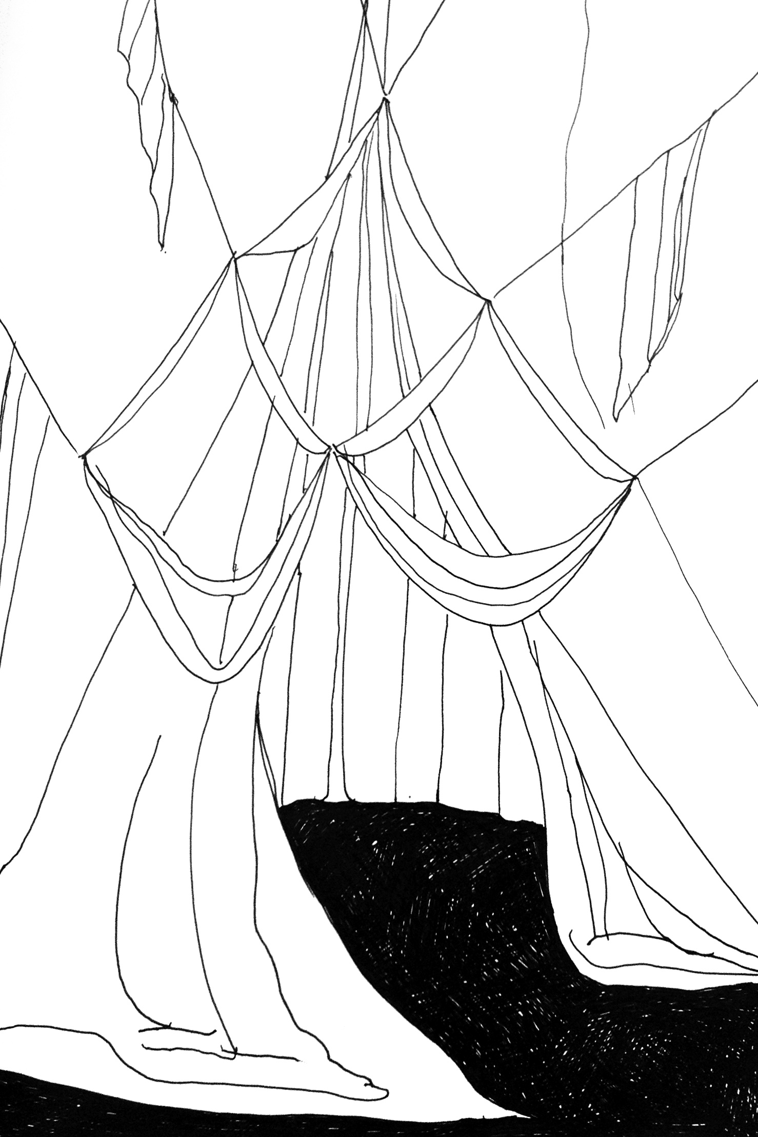 Mustavalkoinen piirustus, joka esittää kankaista ripustettua telttamaista tilaa.